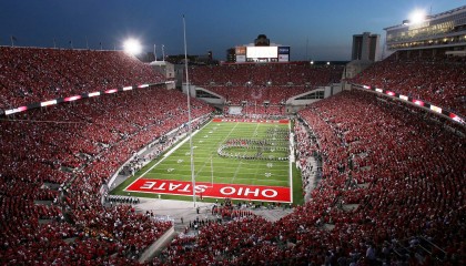 九游网-_星空中的瑜伽大会：在宇宙之下放松身心_，星空瑜伽馆